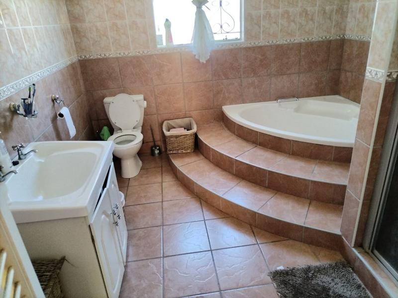 6 Bedroom Property for Sale in Amalinda Eastern Cape